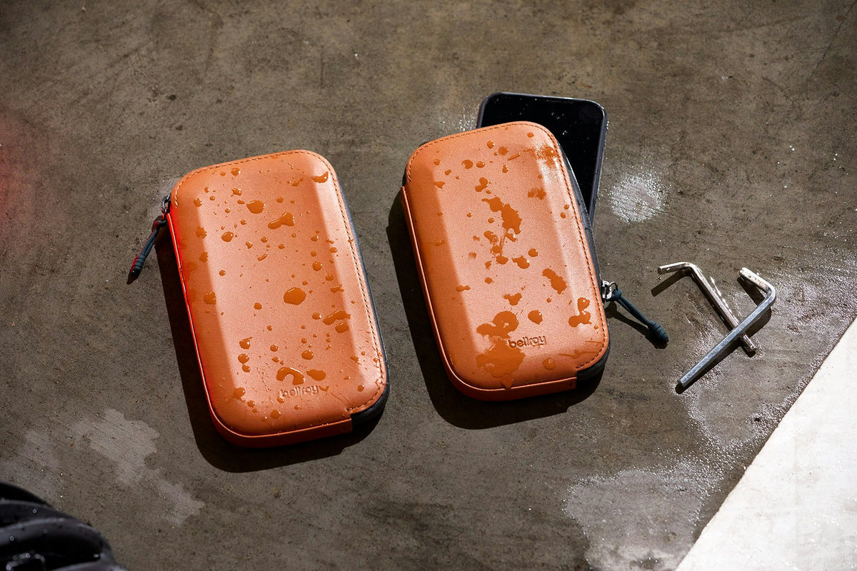Venture Phone Pocket - US 6859