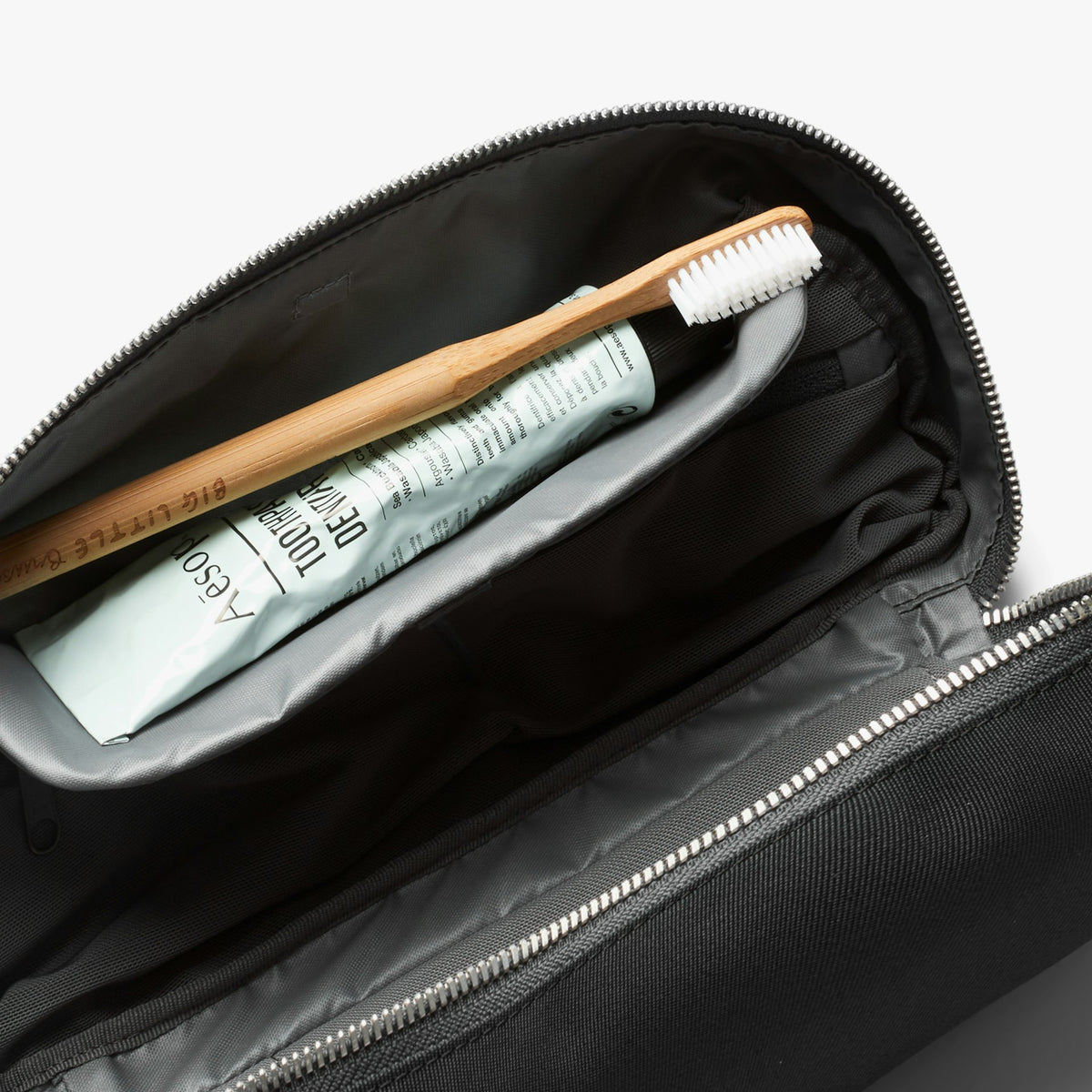 Toiletry Kit Plus - US 3048