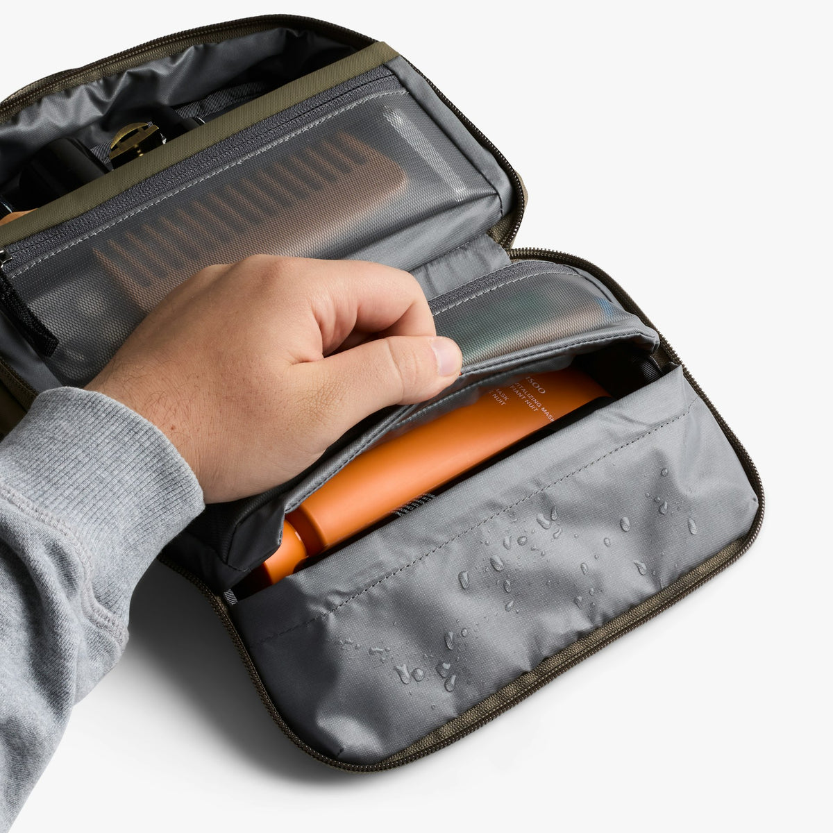 Hanging Toiletry Kit - US 6258