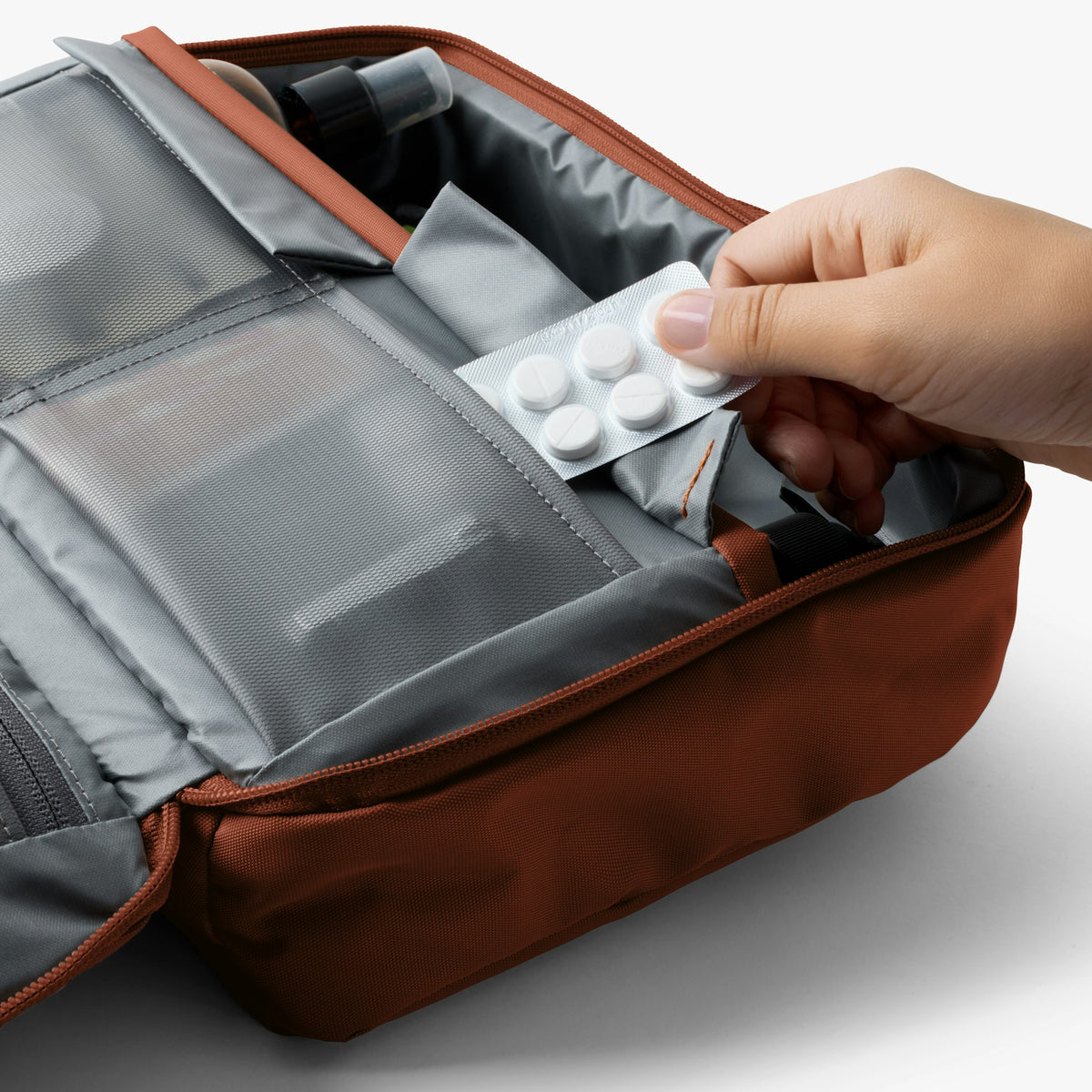 Hanging Toiletry Kit Plus - US 0646