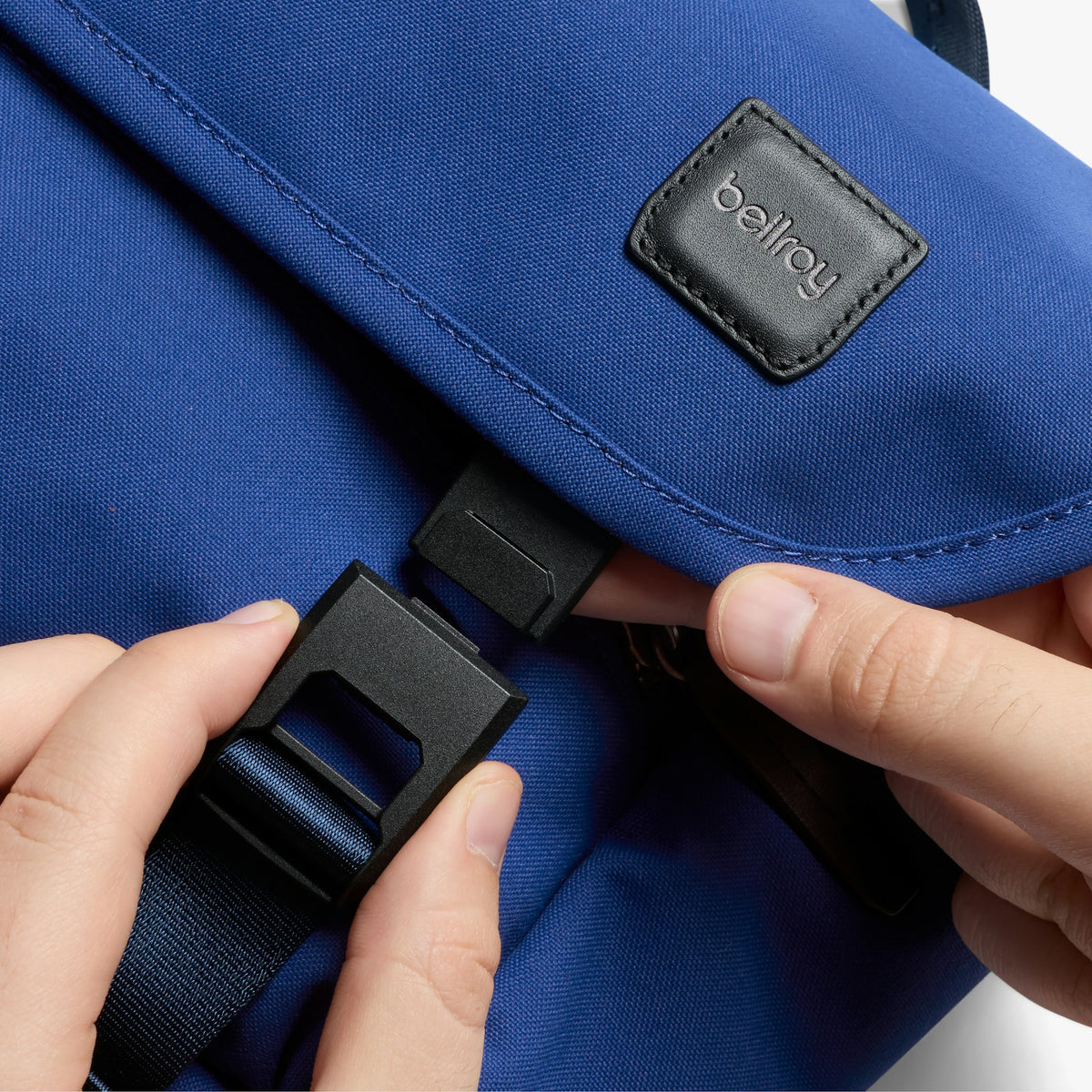 Classic Messenger - US 7083